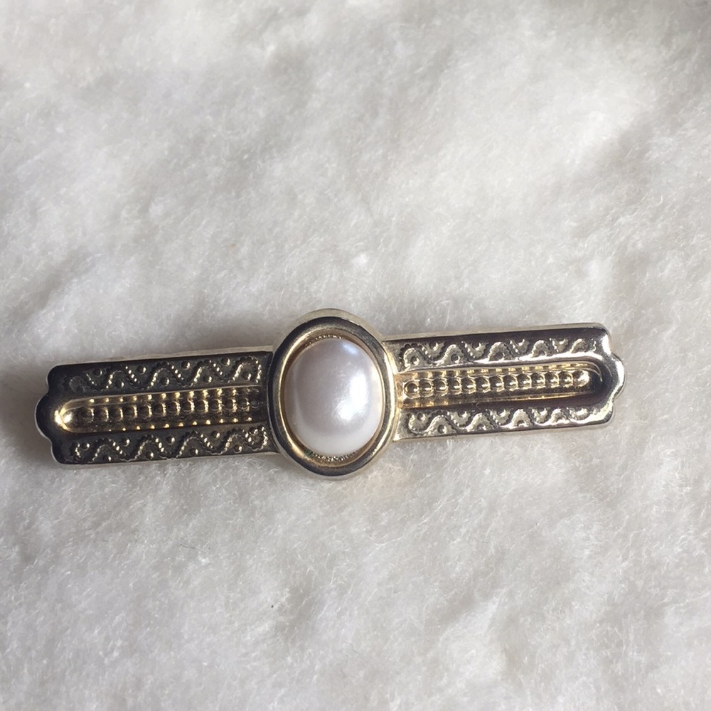 Vintage Gold and Pearl 80’s Pin